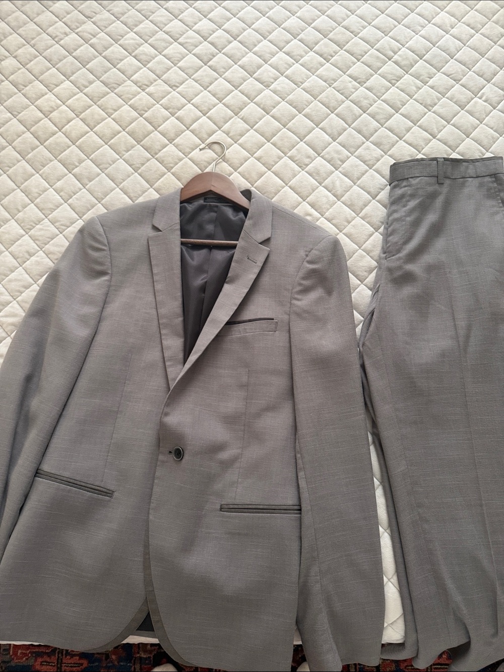 Tailored Gray Men's Two-Piece Suit Jacket & Pants